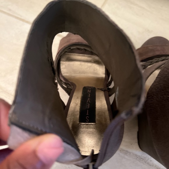 Steve Madden “Wrecked” Taupe - Picture 7 of 8